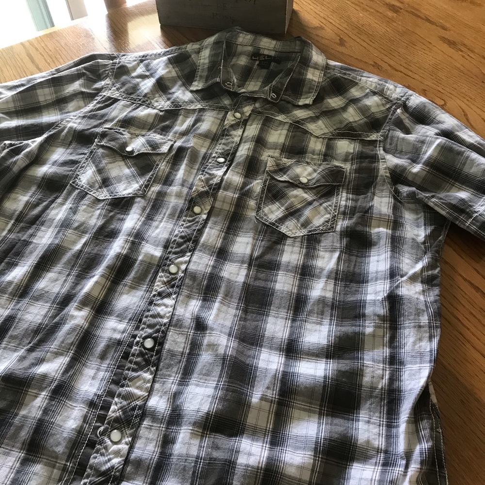 Helix Flannel Short Sleeve Shirt